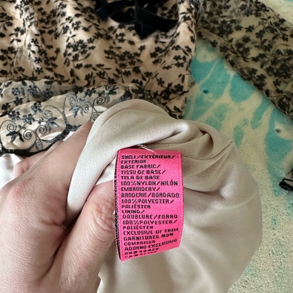 Betsey Johnson beige nude cream with black lace overlay shift dress size 6 tie - Picture 4 of 6